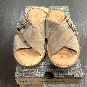 NWT Born Rio Sandals - Taupe